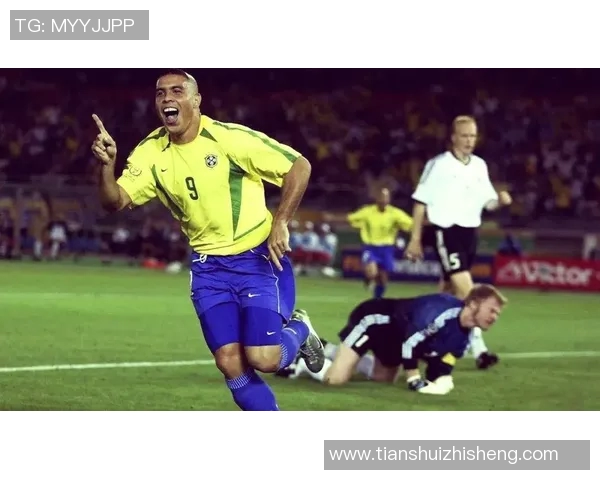 足球明星眼中那些闪耀的球星背后的故事与传奇